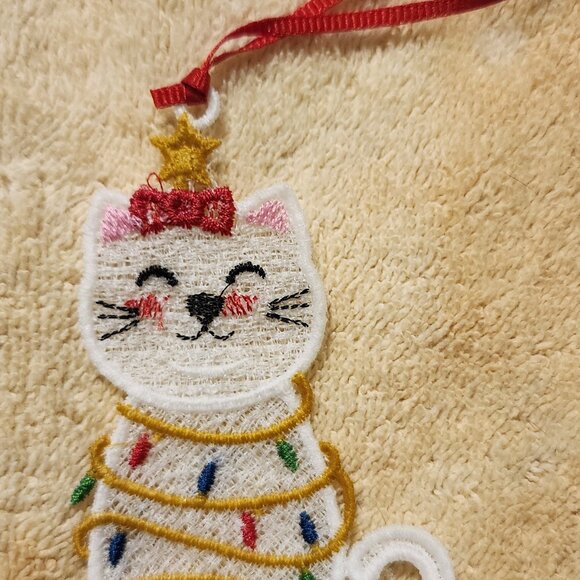 Cat with Christmas lights ornament - Picture 2 of 4